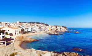 Une ville au bord de Mer sur la Costa Brava